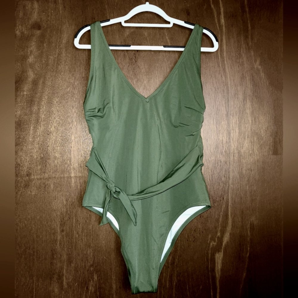 NWOT Shade & Shore One Piece Swimsuit 💚